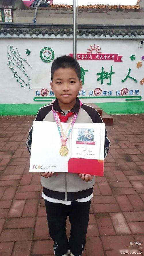 葛岩嵛吃瓜,瓜界新宠，吃瓜达人风采独树一帜