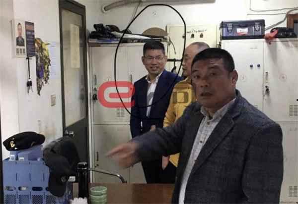 保安室保安吃瓜,揭秘安保人员的轻松时光